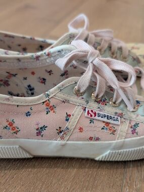 Superga Women's Pink Floral Canvas Lace-Up Sneakers